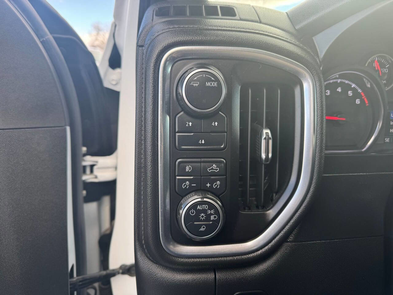 Used 2020 Chevrolet Silverado 2500 LT w/ True North Edition AWD/4WD image 16
