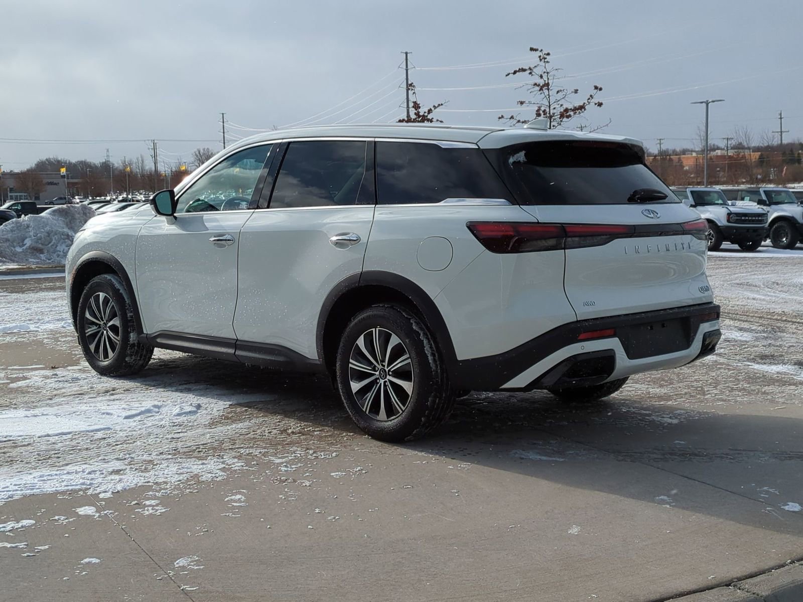 Used 2023 INFINITI QX60 Pure image 4