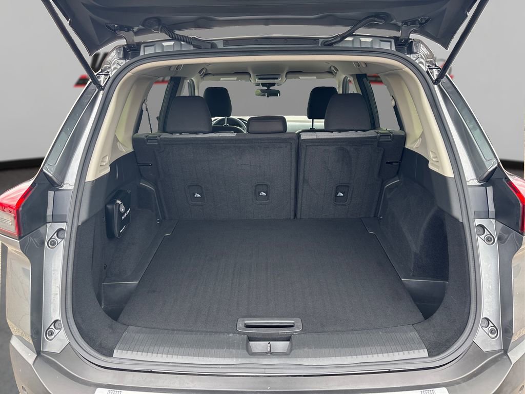 Used 2023 Nissan Rogue SV image 11