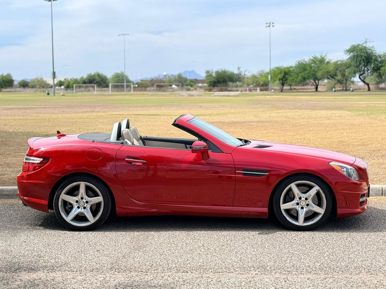 Used 2016 Mercedes-Benz SLK 300 w/ Premium 2 Package image 6