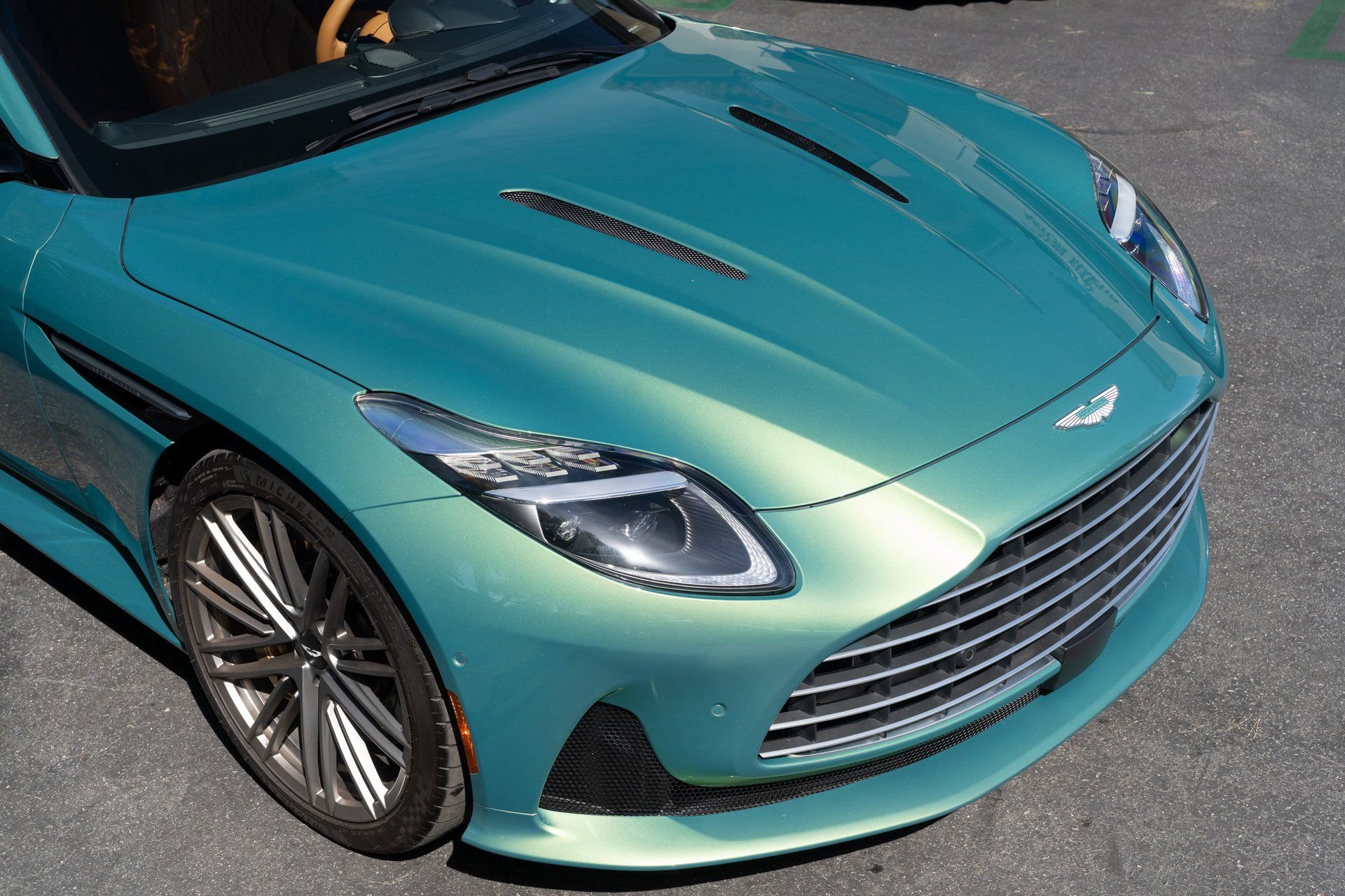 Used 2024 Aston Martin DB12 Coupe RWD image 9