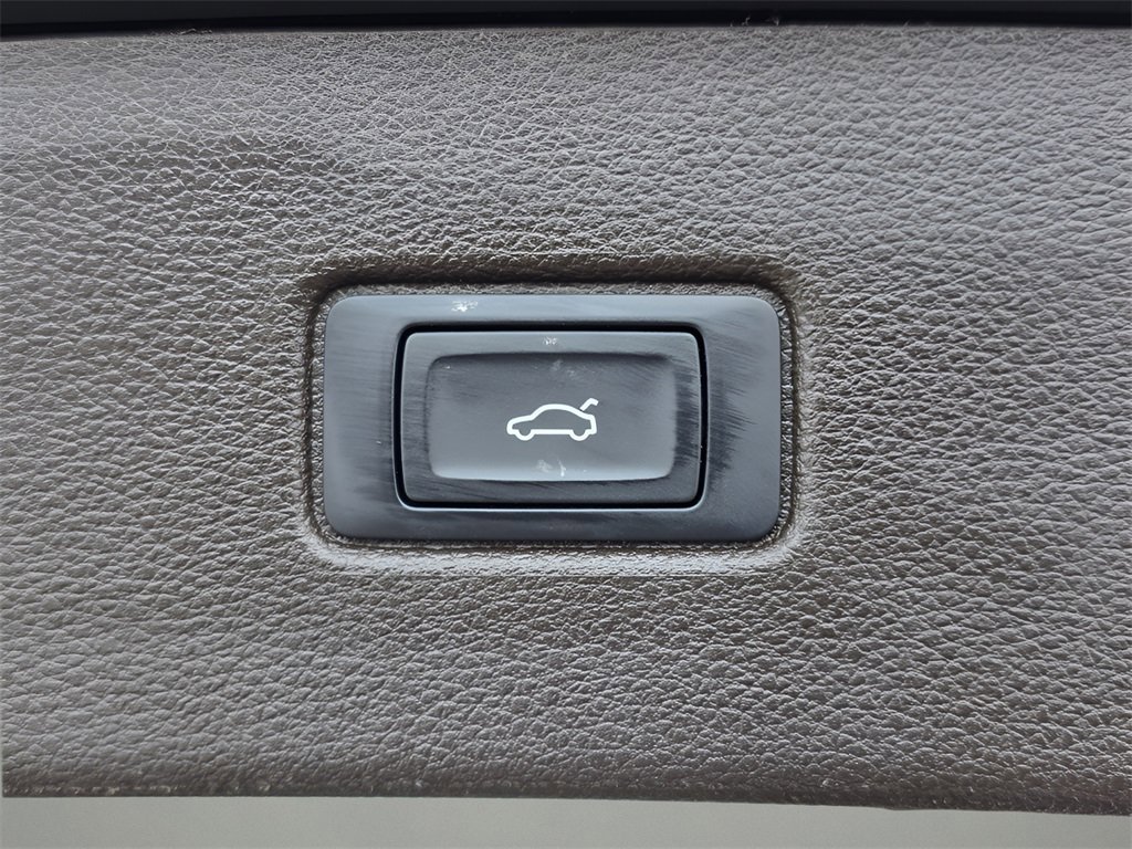 Used 2017 Audi Q7 3.0T Premium image 14