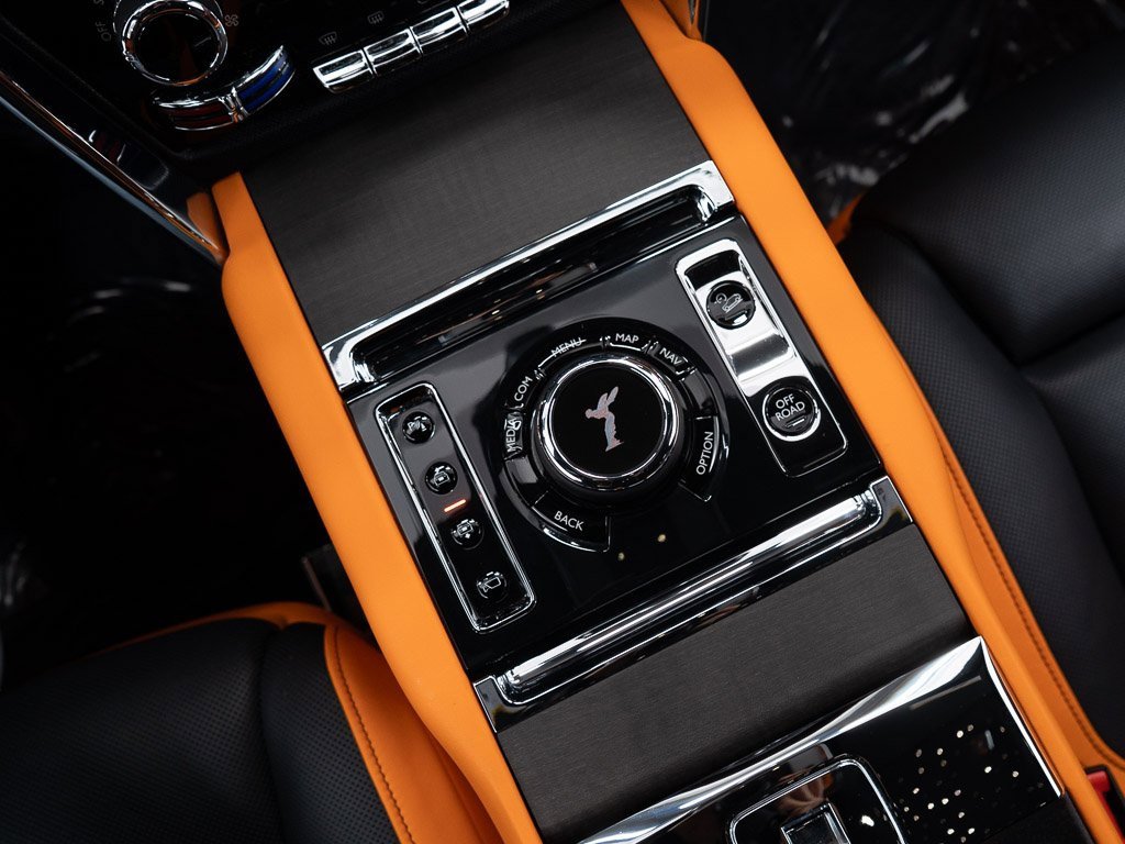 Certified 2024 Rolls-Royce Cullinan image 38