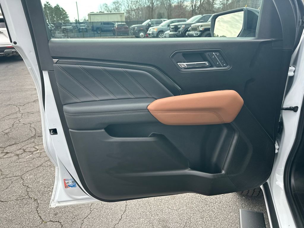 Used 2025 GMC Canyon AT4 w/ AT4 Premium Package image 11