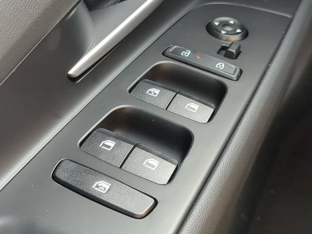 Used 2025 Hyundai Elantra Limited FWD image 23