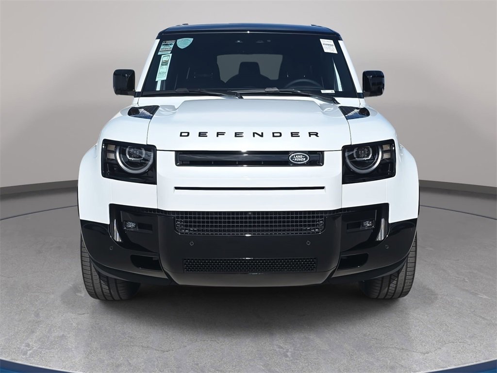 New 2026 Land Rover Defender 130 X-Dynamic SE image 2