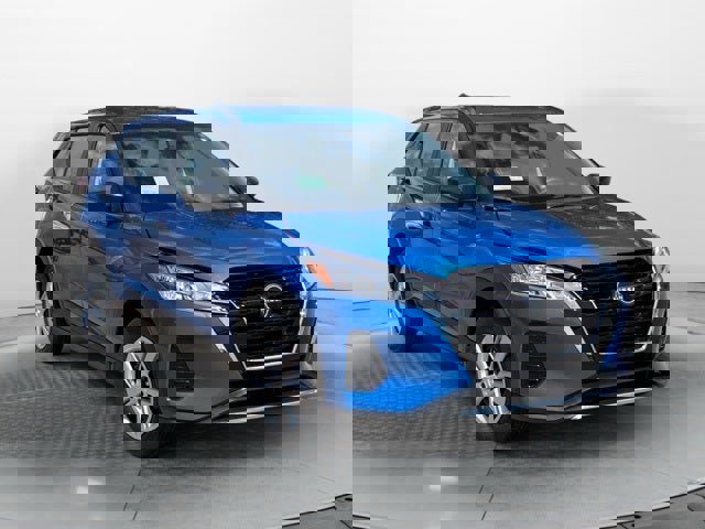 New 2025 Nissan Kicks Play S