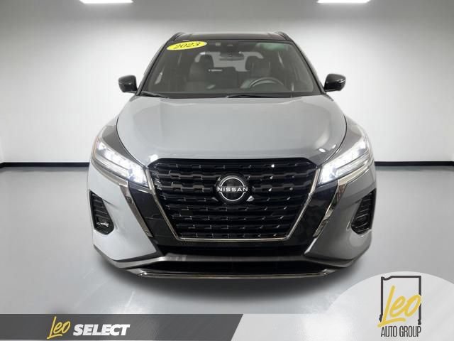 Used 2023 Nissan Kicks SR w/ SR Premium Package FWD image 2
