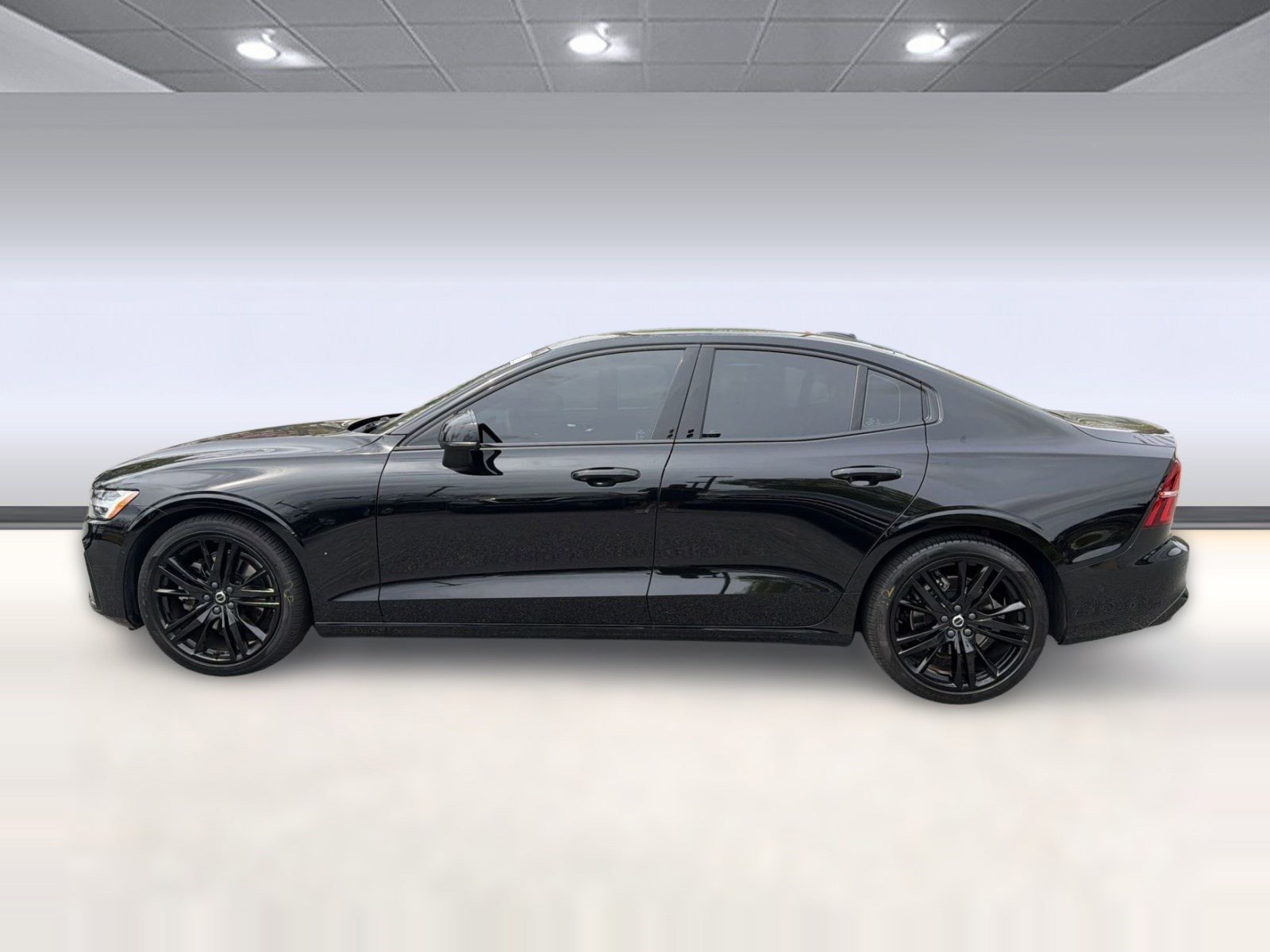 Certified 2023 Volvo S60 B5 Plus image 2