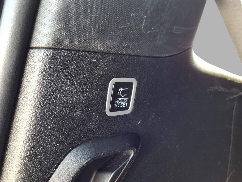 Used 2024 Jeep Wagoneer Series II w/ Flexible Seating Group image 32