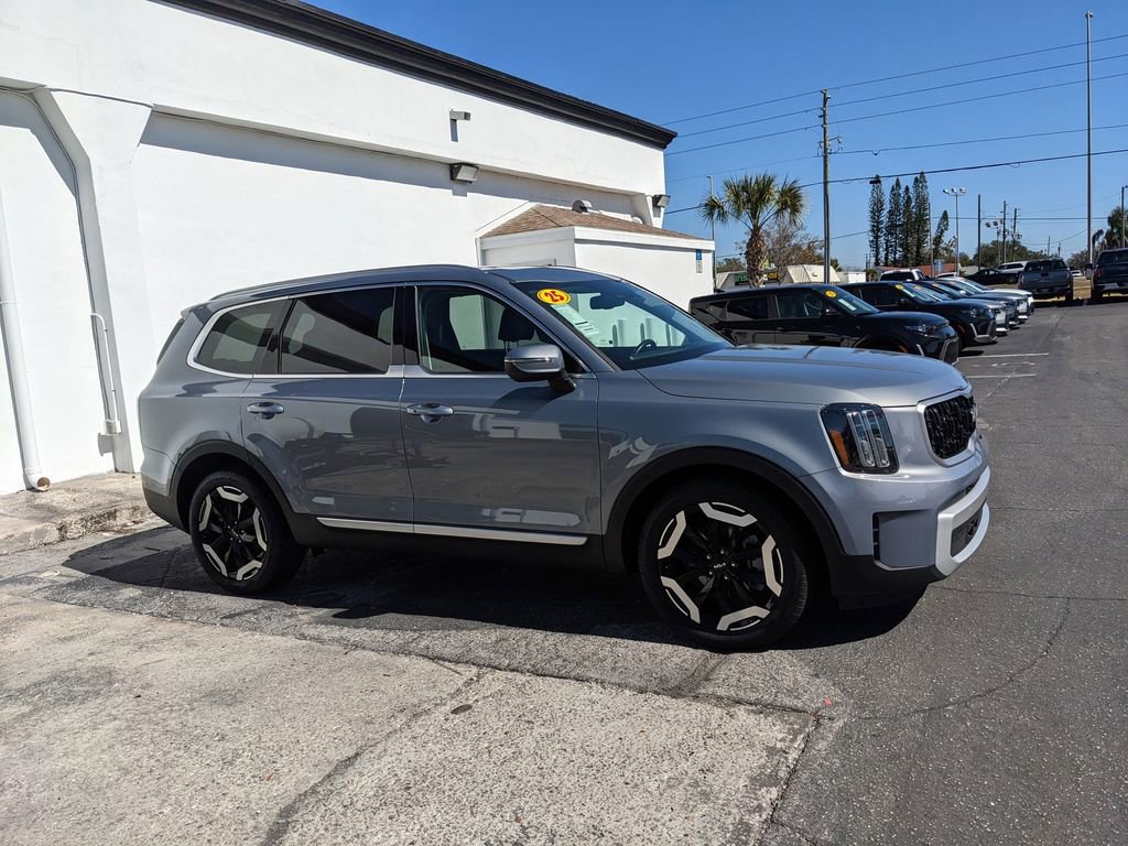 Used 2025 Kia Telluride EX X-Line image 2