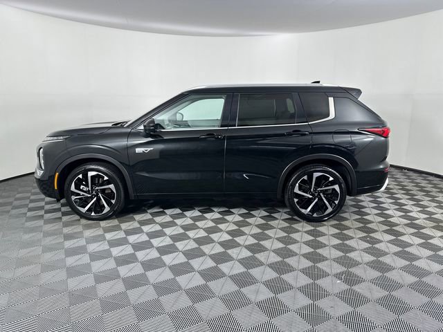 Used 2025 Mitsubishi Outlander 4WD Plug-In Hybrid image 3