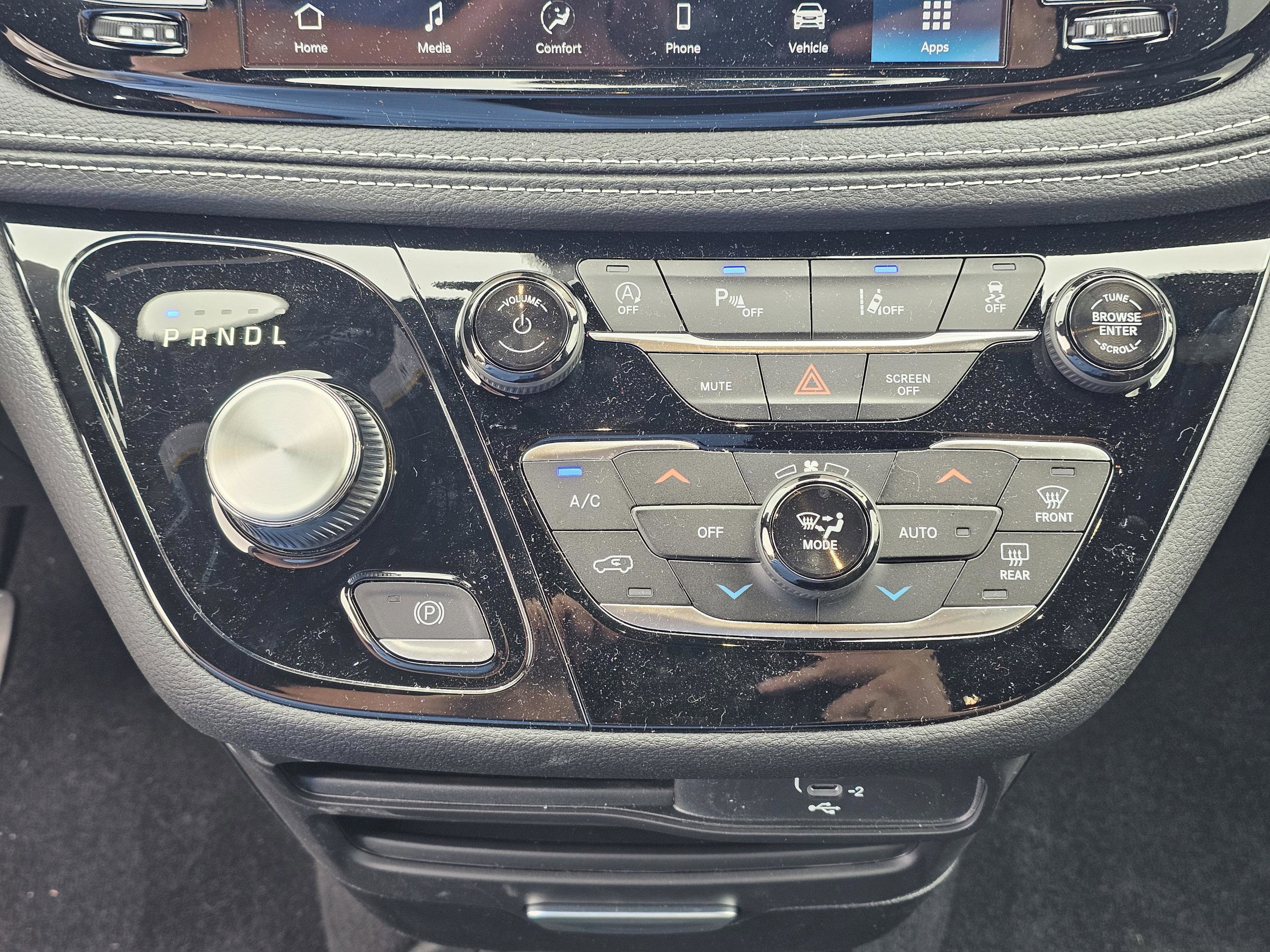 New 2026 Chrysler Pacifica Select w/ S Appearance Package image 28