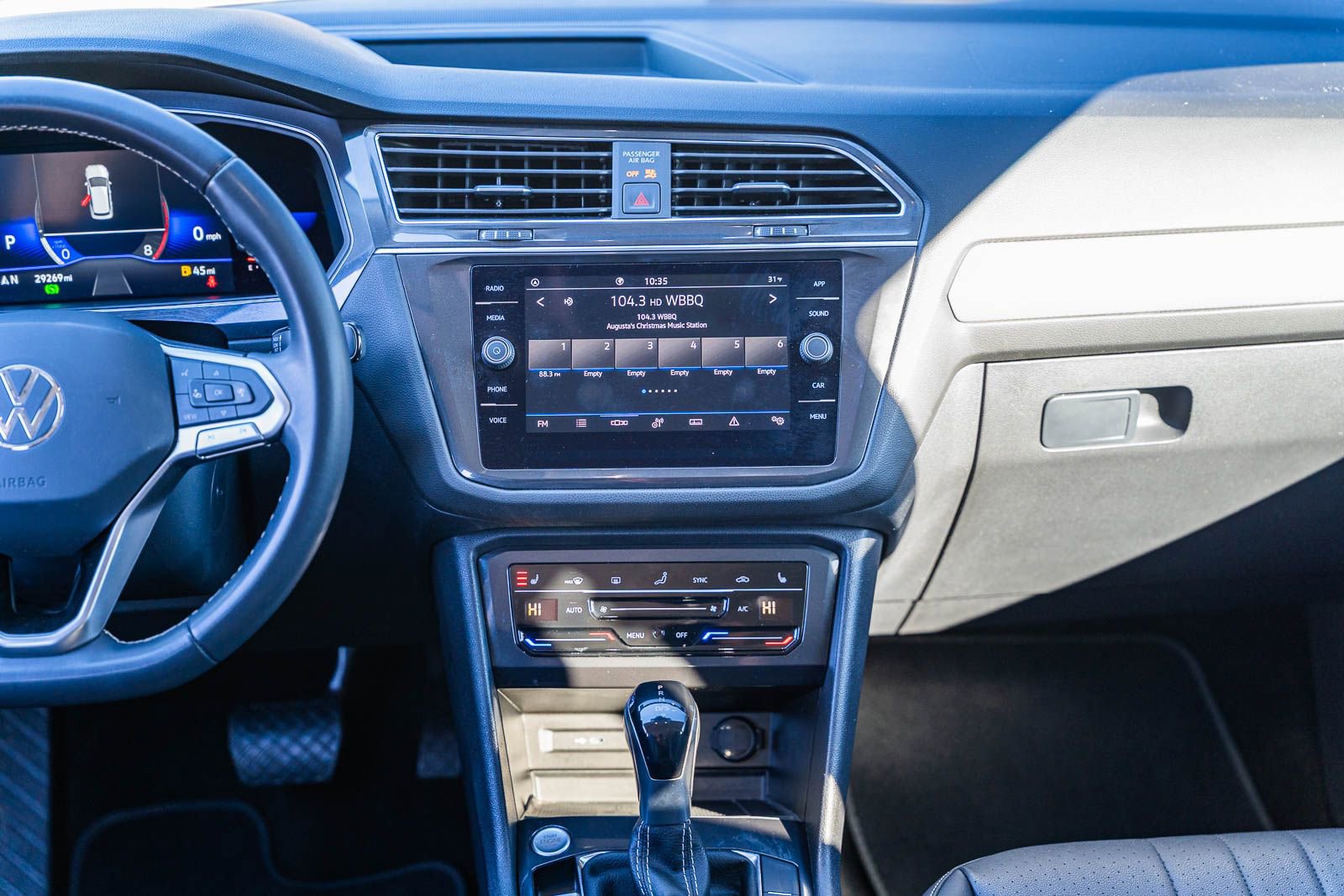 Used 2023 Volkswagen Tiguan SE image 29