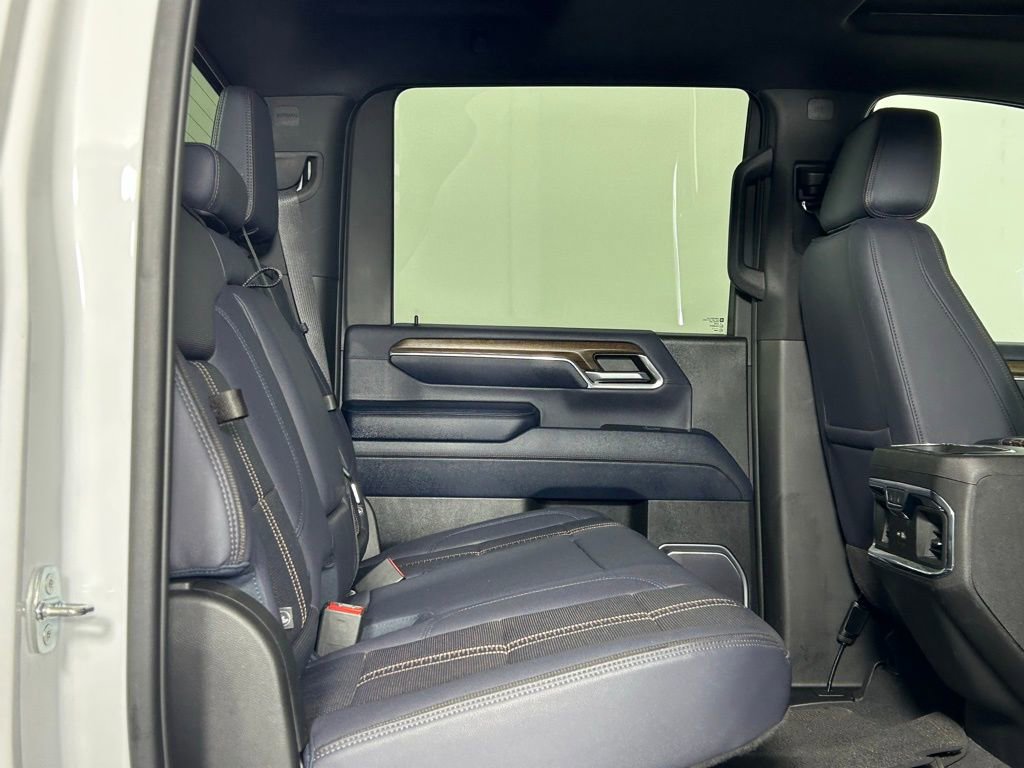 Used 2024 Chevrolet Silverado 3500 High Country w/ Technology Package image 14