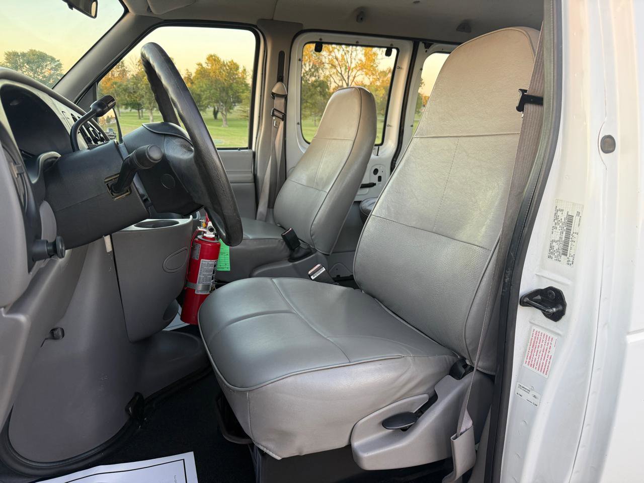 Used 1998 Ford E-350 and Econoline 350 Club Wagon image 11