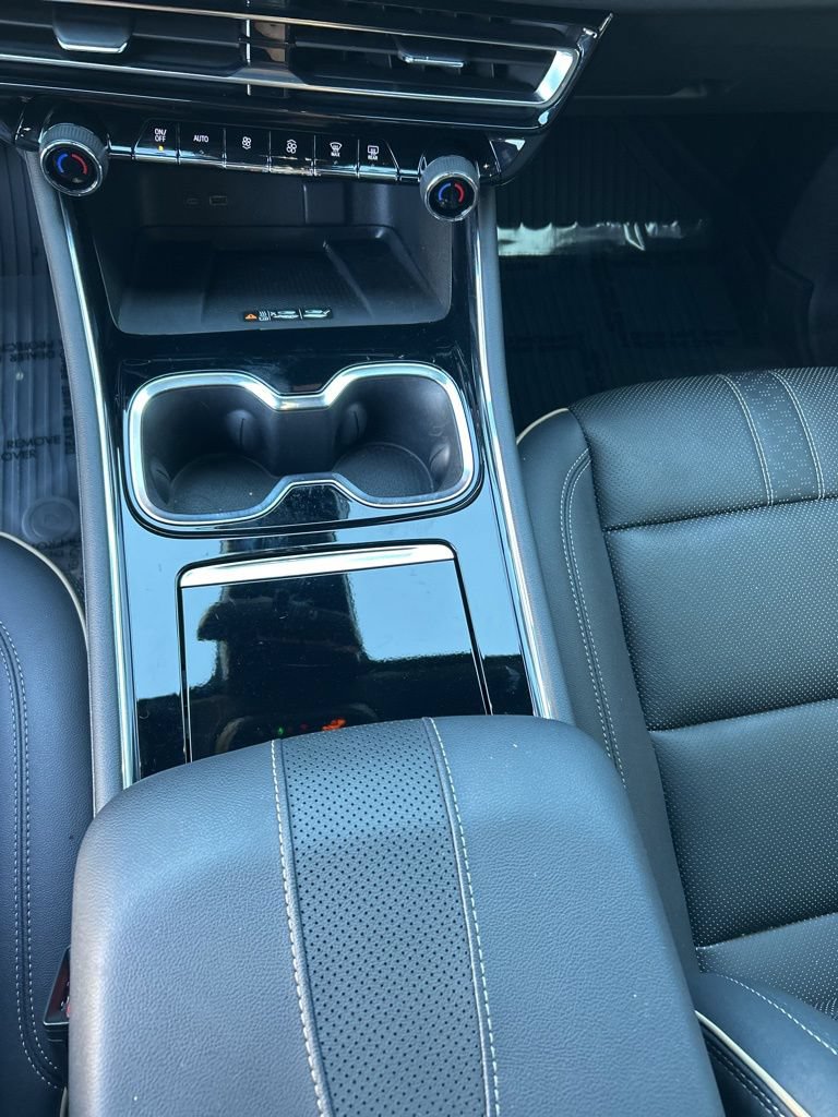 Used 2025 Chevrolet Traverse High Country w/ LPO, Floor Liner Package AWD/4WD image 14