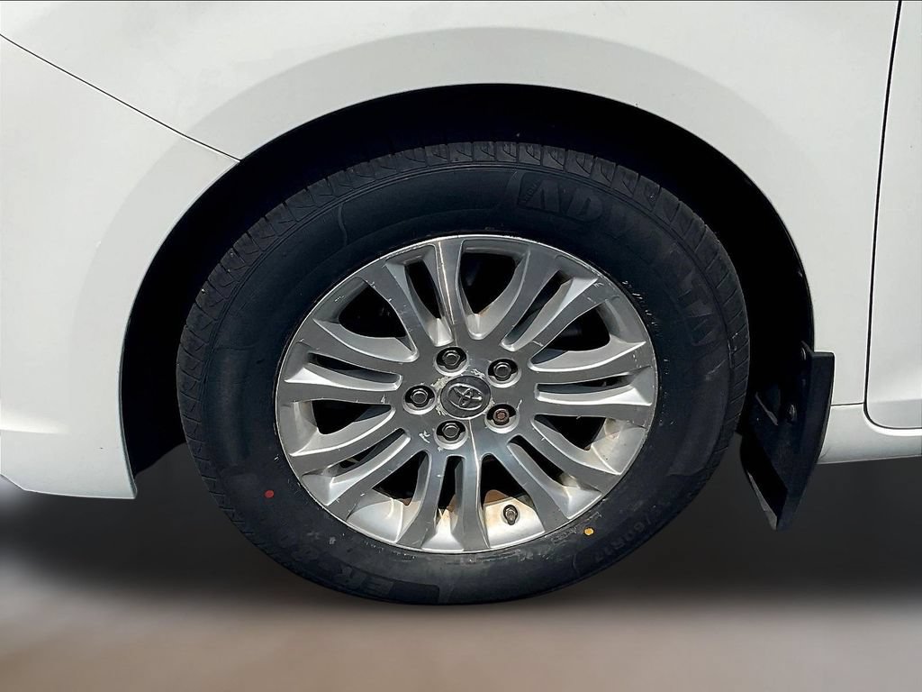 Used 2014 Toyota Sienna XLE FWD image 33