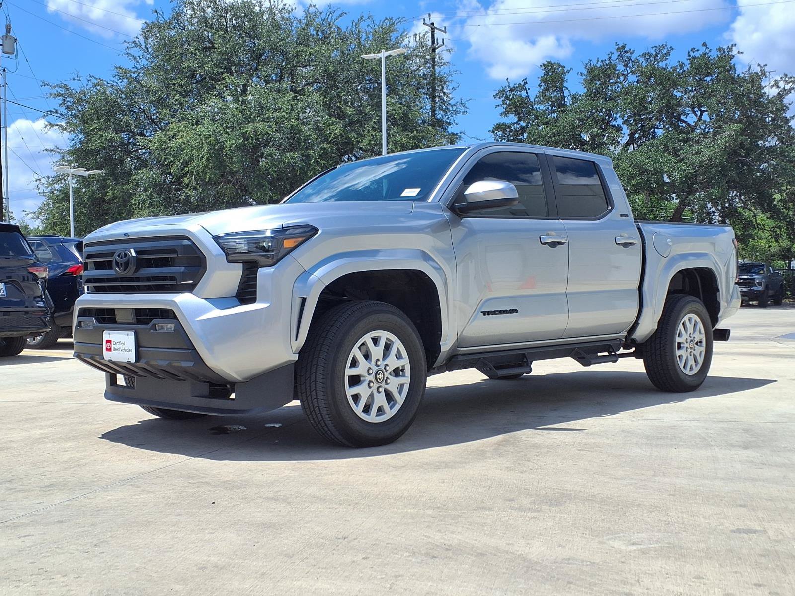 Certified 2025 Toyota Tacoma SR5 AWD/4WD image 1