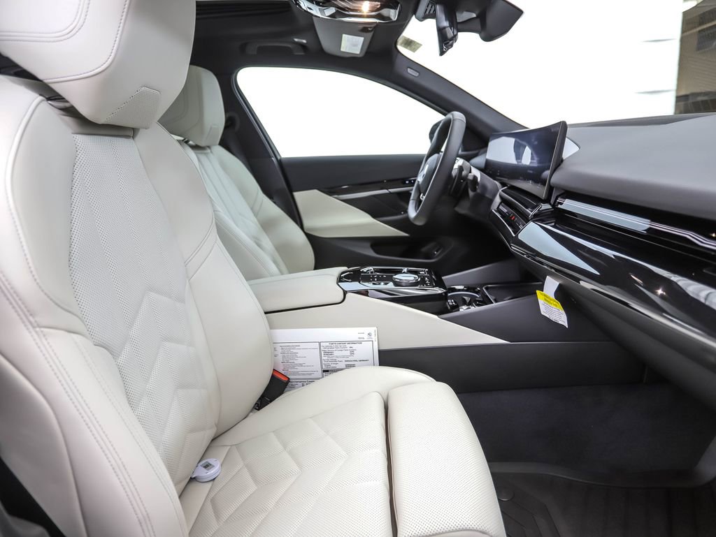 Certified 2025 BMW 530i xDrive w/ Premium Package image 31