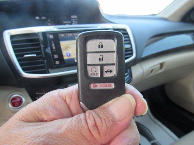 Used 2017 Honda Accord Touring image 34