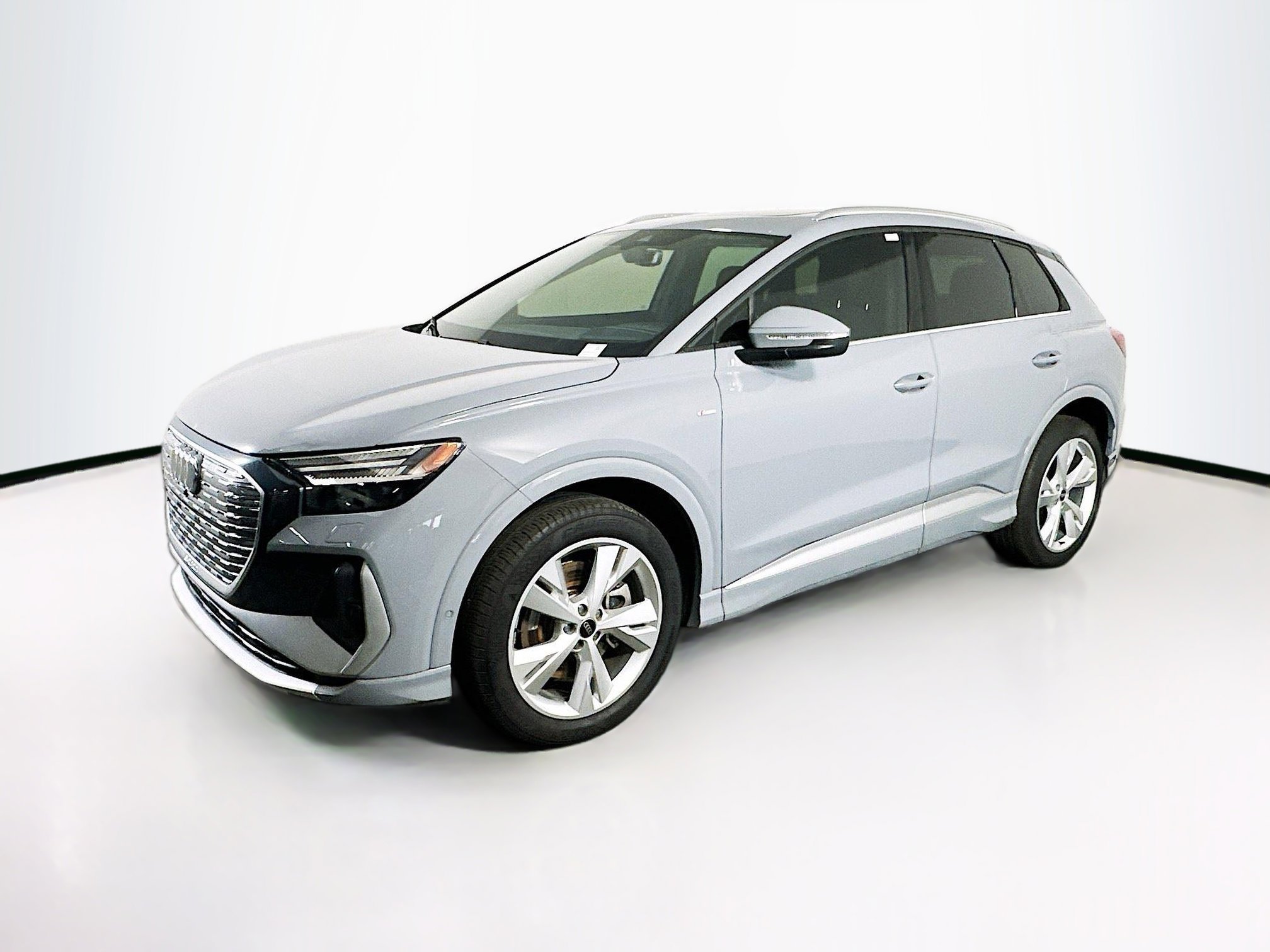 Used 2023 Audi Q4 e-tron Prestige w/ 20" Wheel Package AWD/4WD image 3