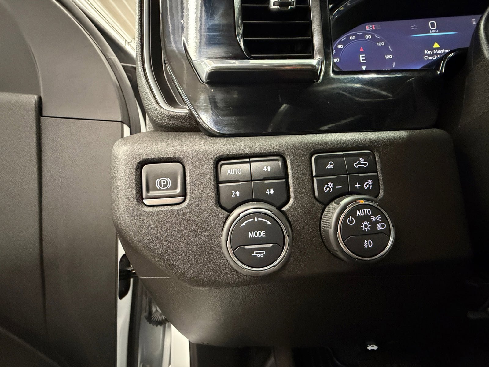 Used 2025 Chevrolet Silverado 3500 LT w/ Trail Boss Package AWD/4WD image 21