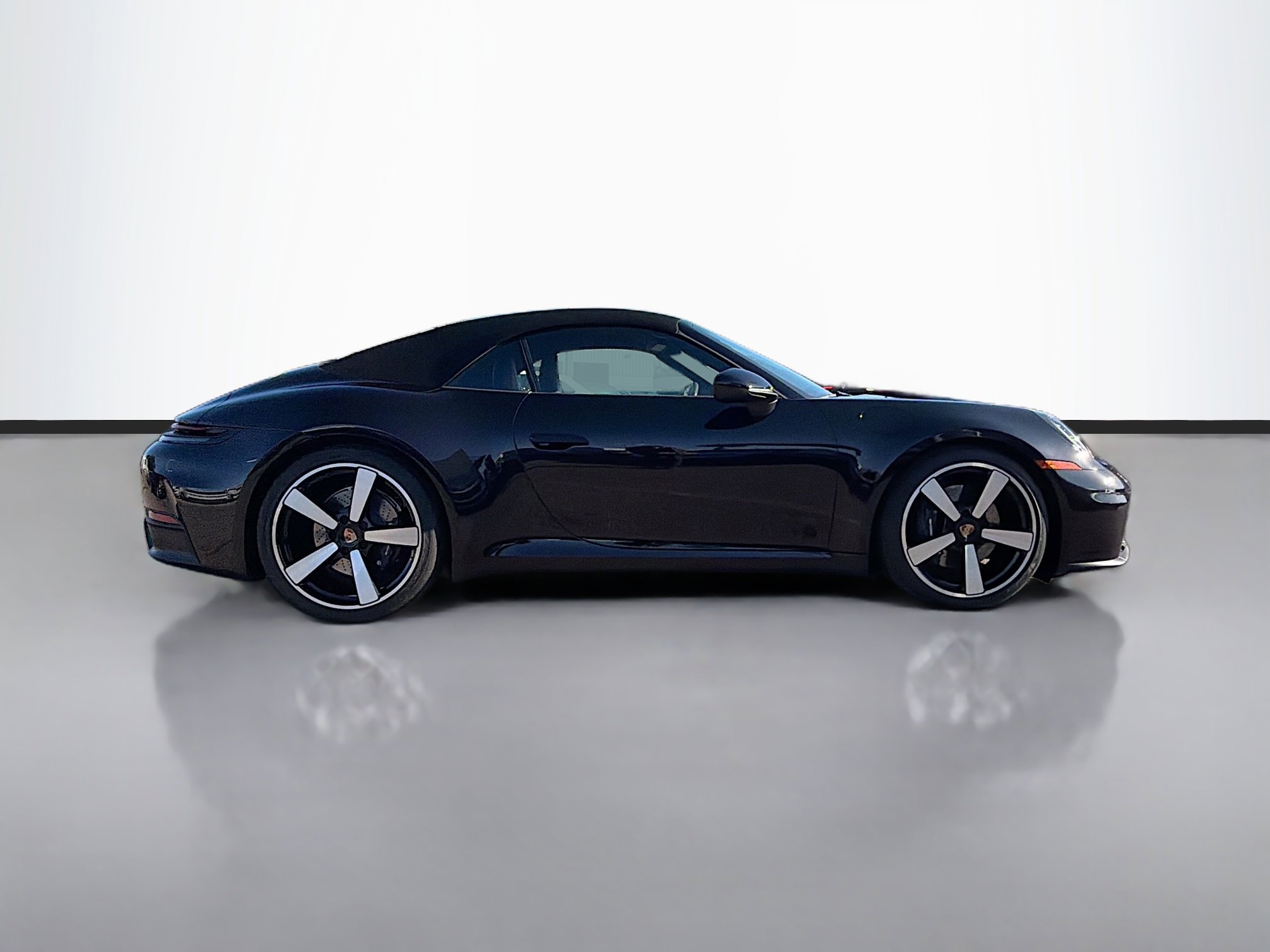 Used 2025 Porsche 911 Carrera image 2