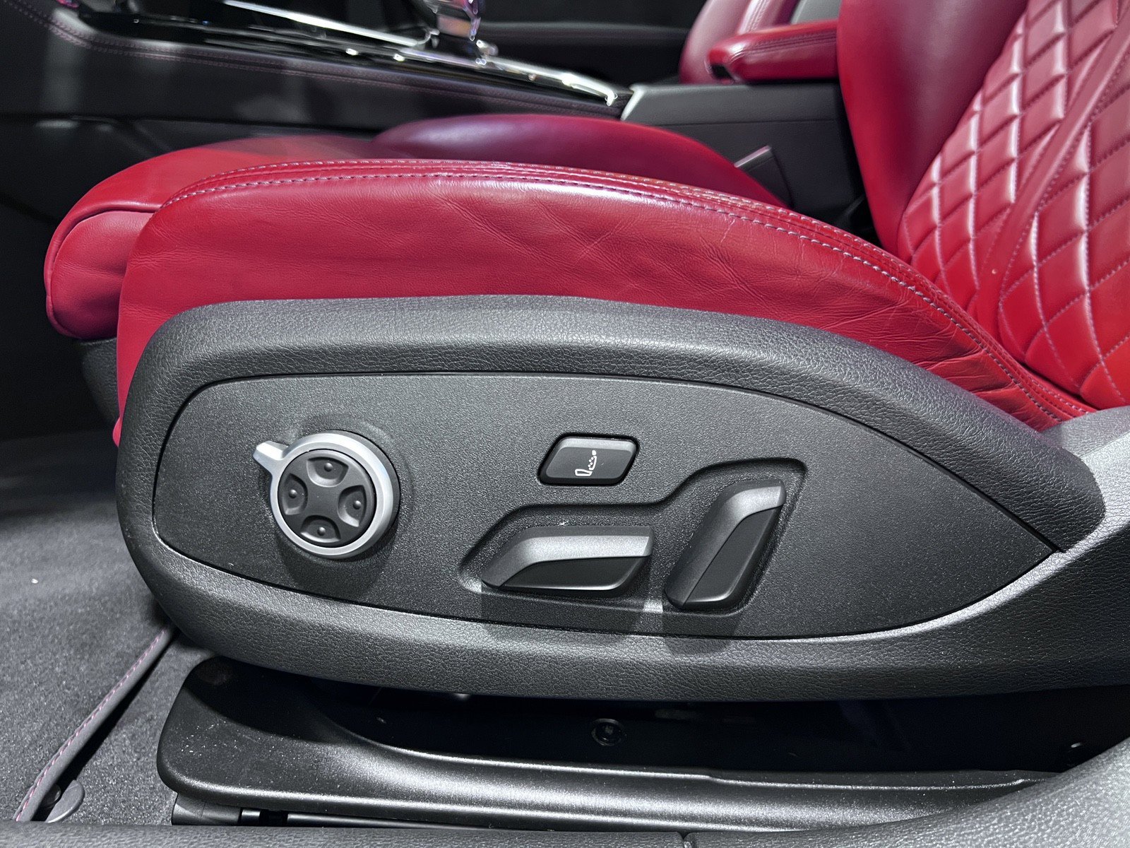 Used 2021 Audi S4 Premium Plus w/ Premium Plus Package image 24