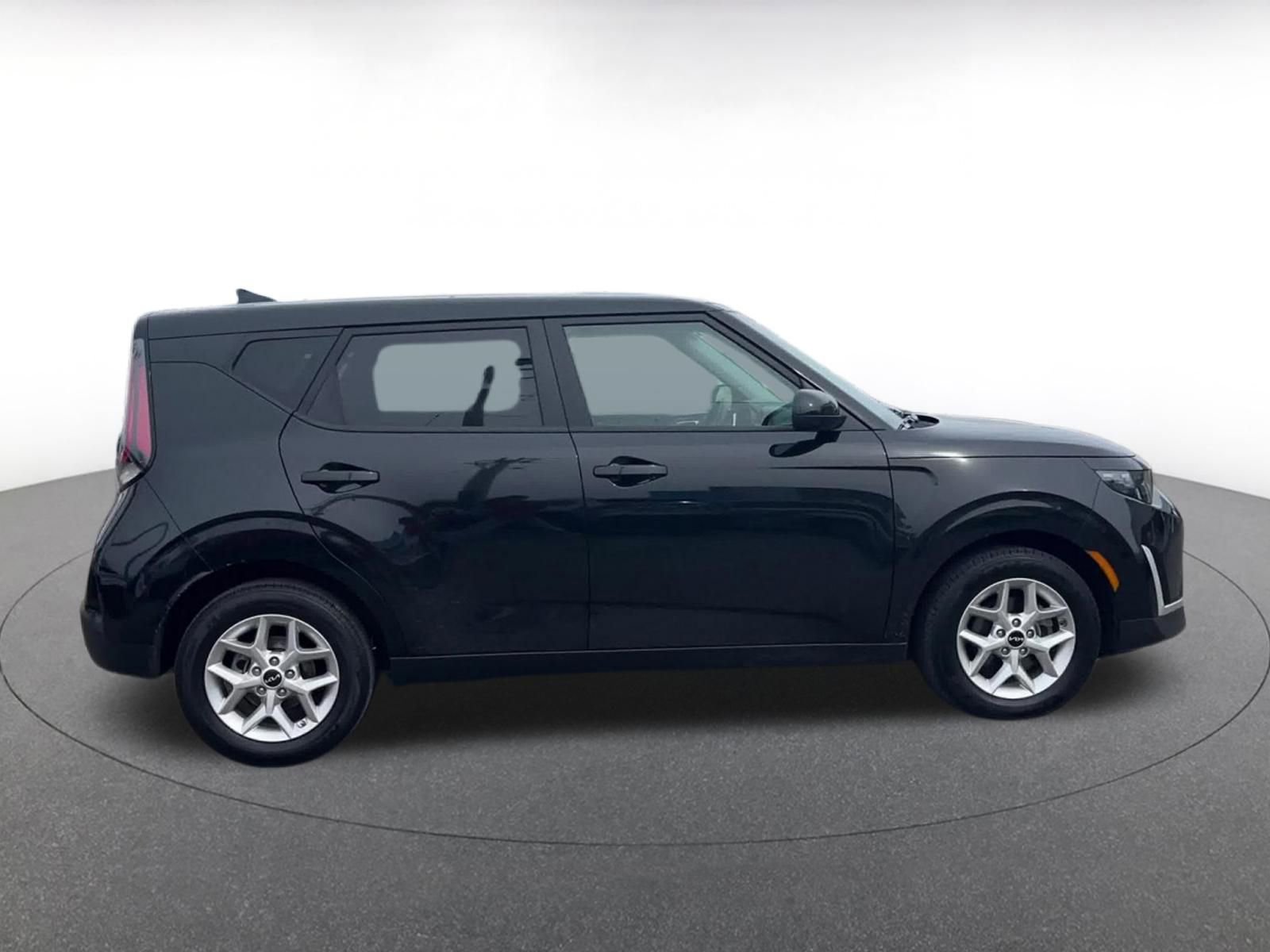 Used 2025 Kia Soul LX w/ LX Technology Package image 16
