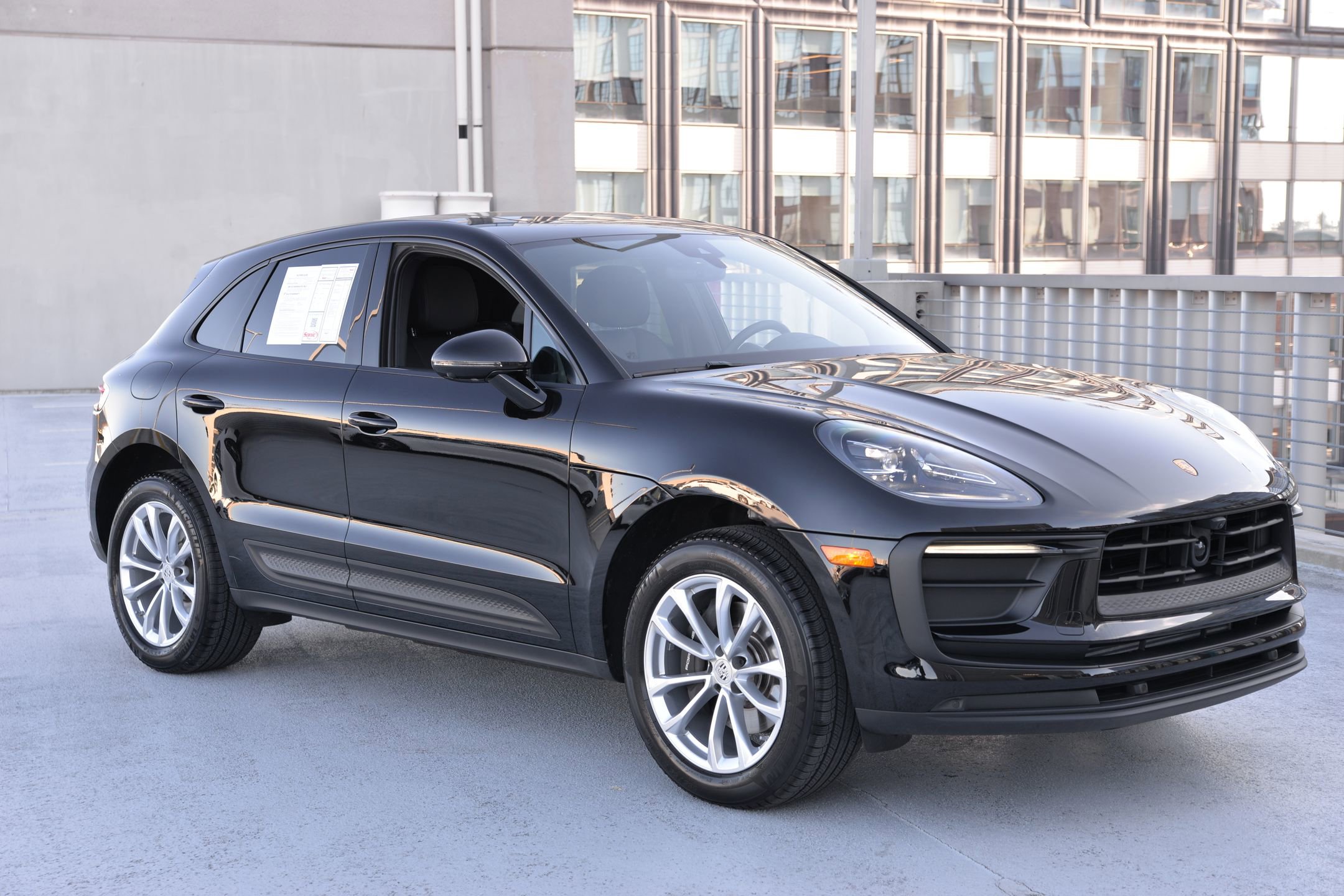 Certified 2025 Porsche Macan image 7