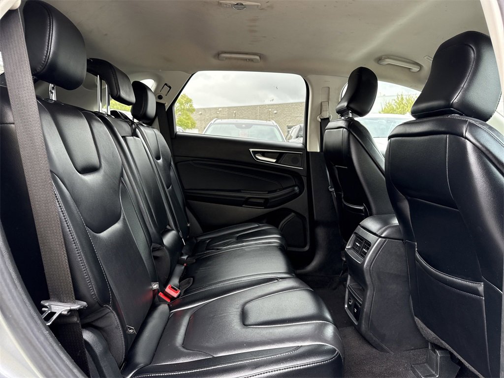 Used 2022 Ford Edge Titanium image 17
