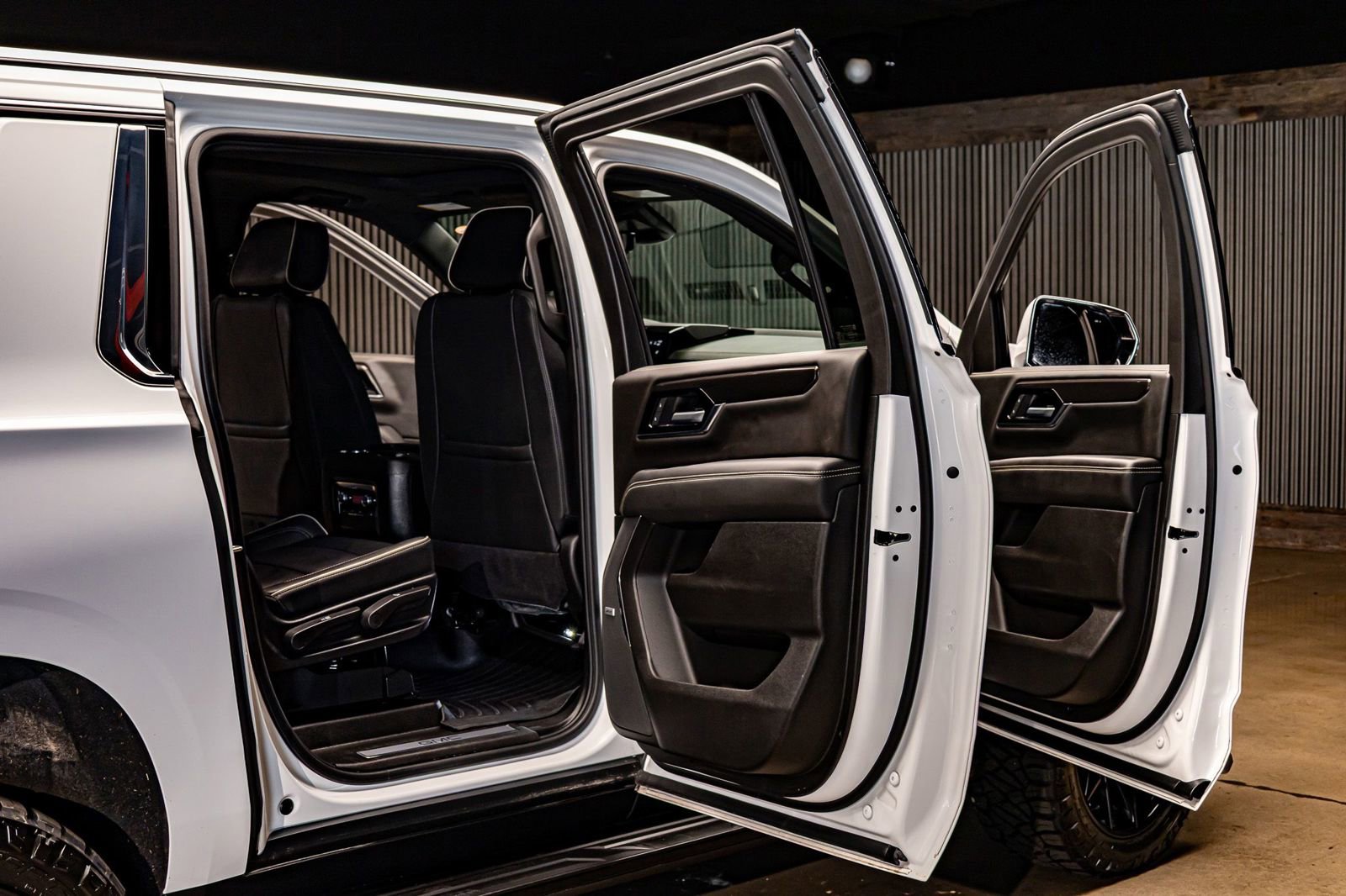 Used 2025 GMC Yukon XL Elevation w/ Technology Package image 27