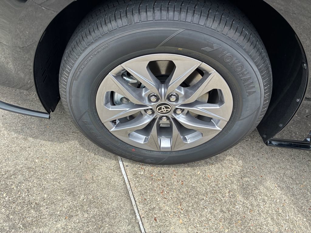 New 2026 Toyota Sienna XLE FWD image 33