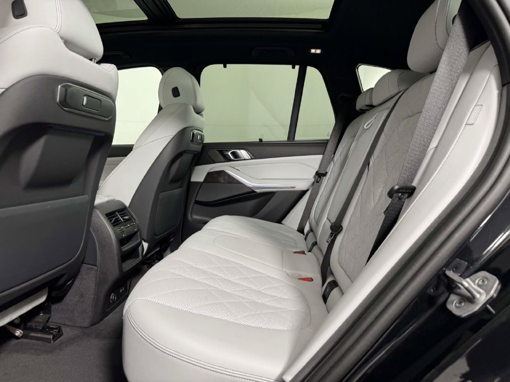 Used 2025 BMW X5 xDrive40i w/ Executive Package AWD/4WD image 31