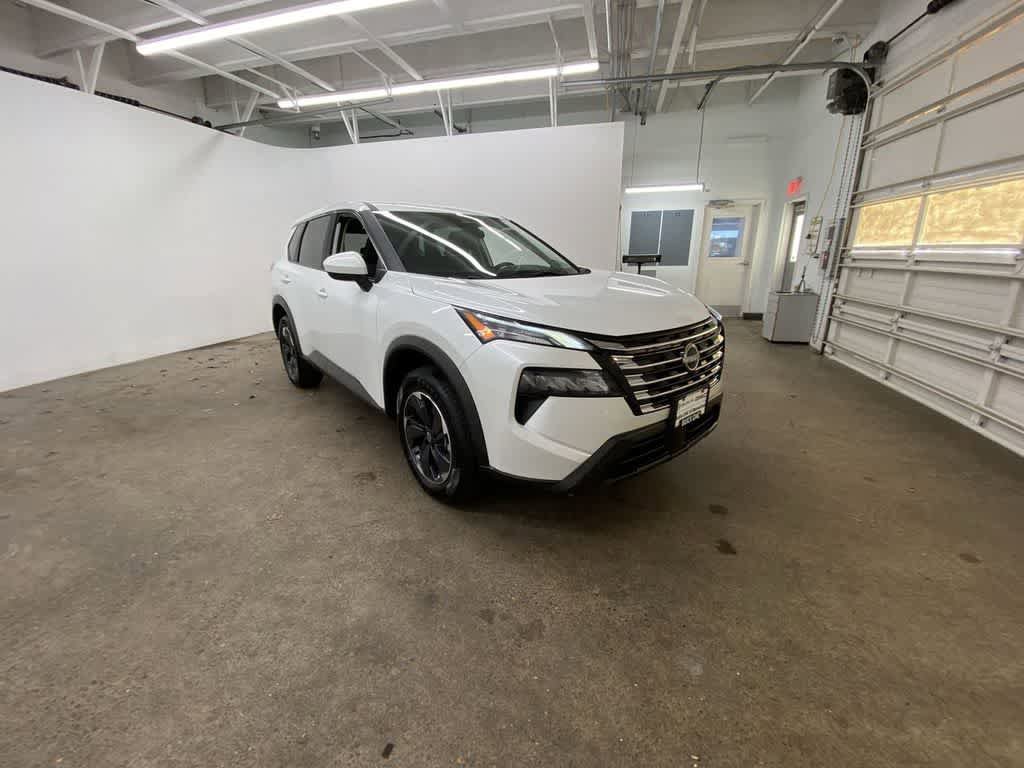 Used 2024 Nissan Rogue SV image 8