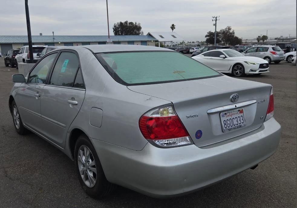 Used 2006 Toyota Camry LE FWD image 2