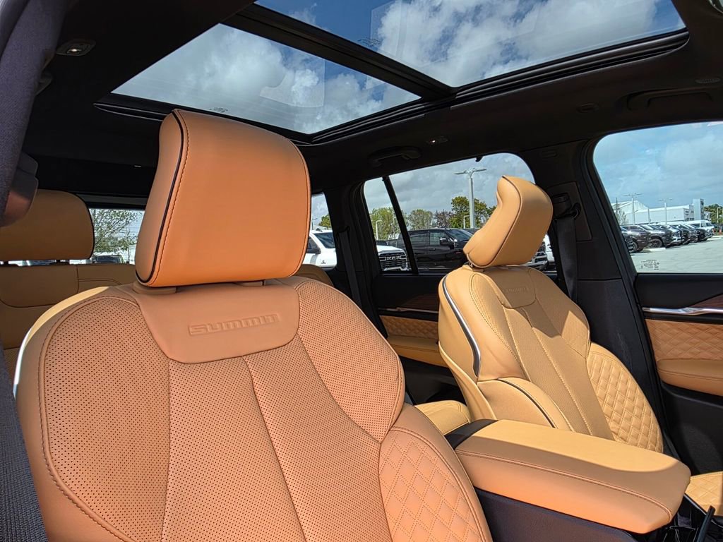 Used 2025 Jeep Grand Cherokee Summit w/ Adv Protech Group IV AWD/4WD image 11
