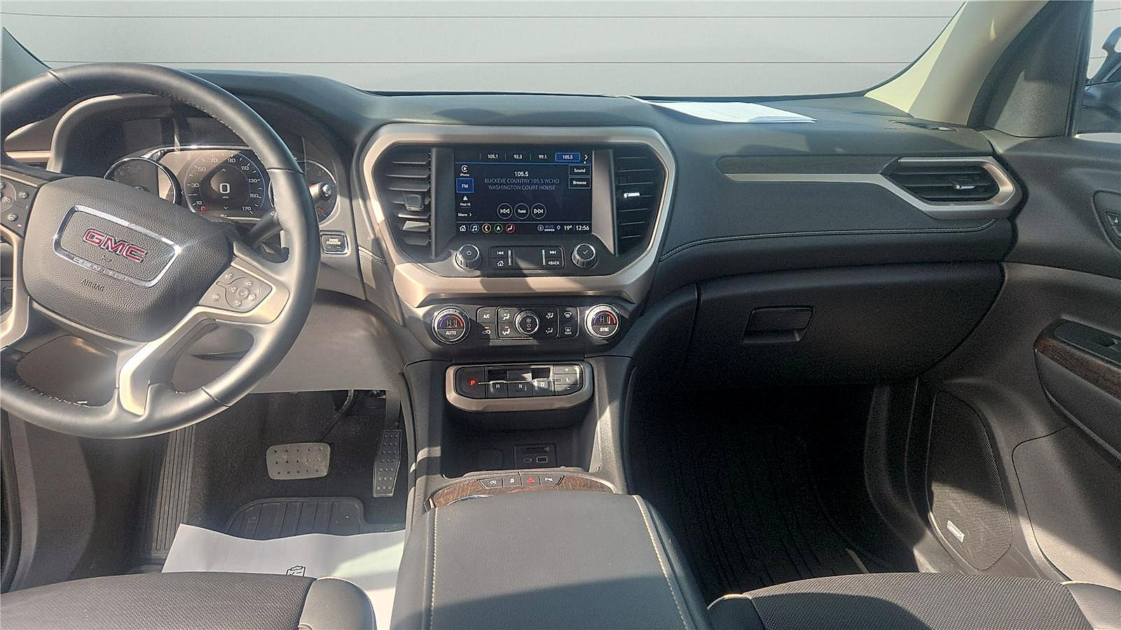 Used 2023 GMC Acadia Denali w/ Denali Ultimate Package AWD/4WD image 17