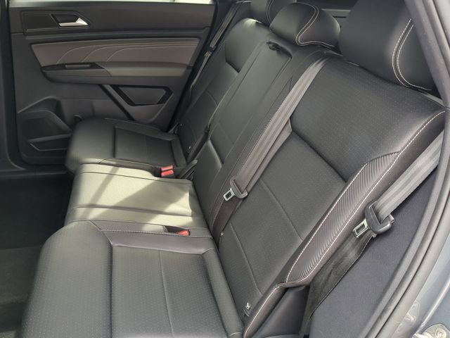 Certified 2022 Volkswagen Atlas Cross Sport SE w/ Panoramic Sunroof Package image 18