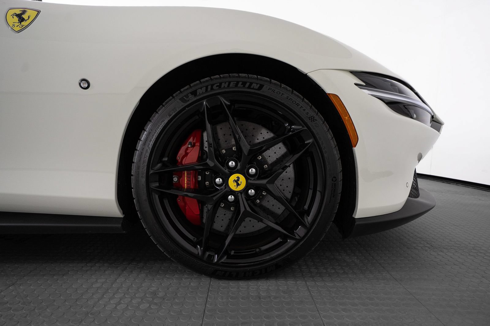 Certified 2025 Ferrari Roma Spider RWD image 25
