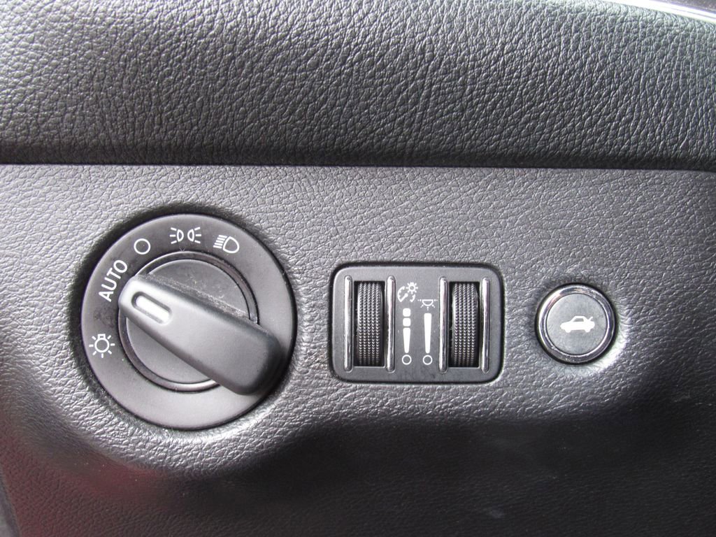 Used 2015 Dodge Challenger SXT w/ Super Sport Group (SS/T) RWD image 25