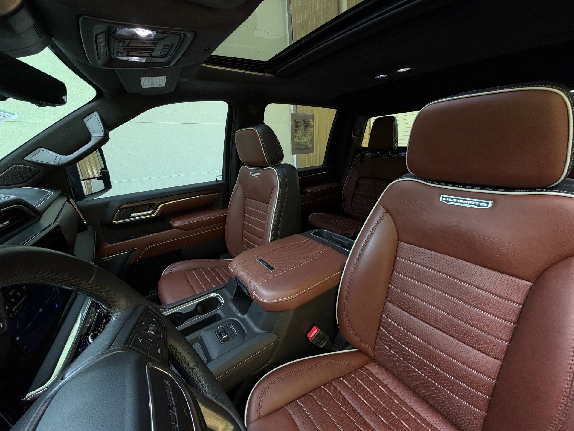 Used 2024 GMC Sierra 3500 Denali Ultimate AWD/4WD image 11