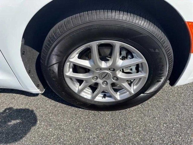 Used 2024 Chrysler Pacifica Touring-L image 37