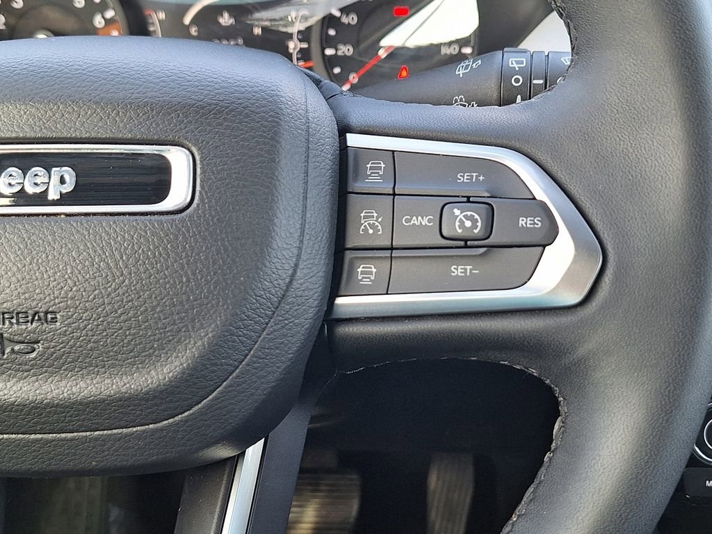 Used 2025 Jeep Compass Limited AWD/4WD image 16