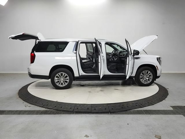 Used 2025 GMC Yukon XL Denali AWD/4WD image 17