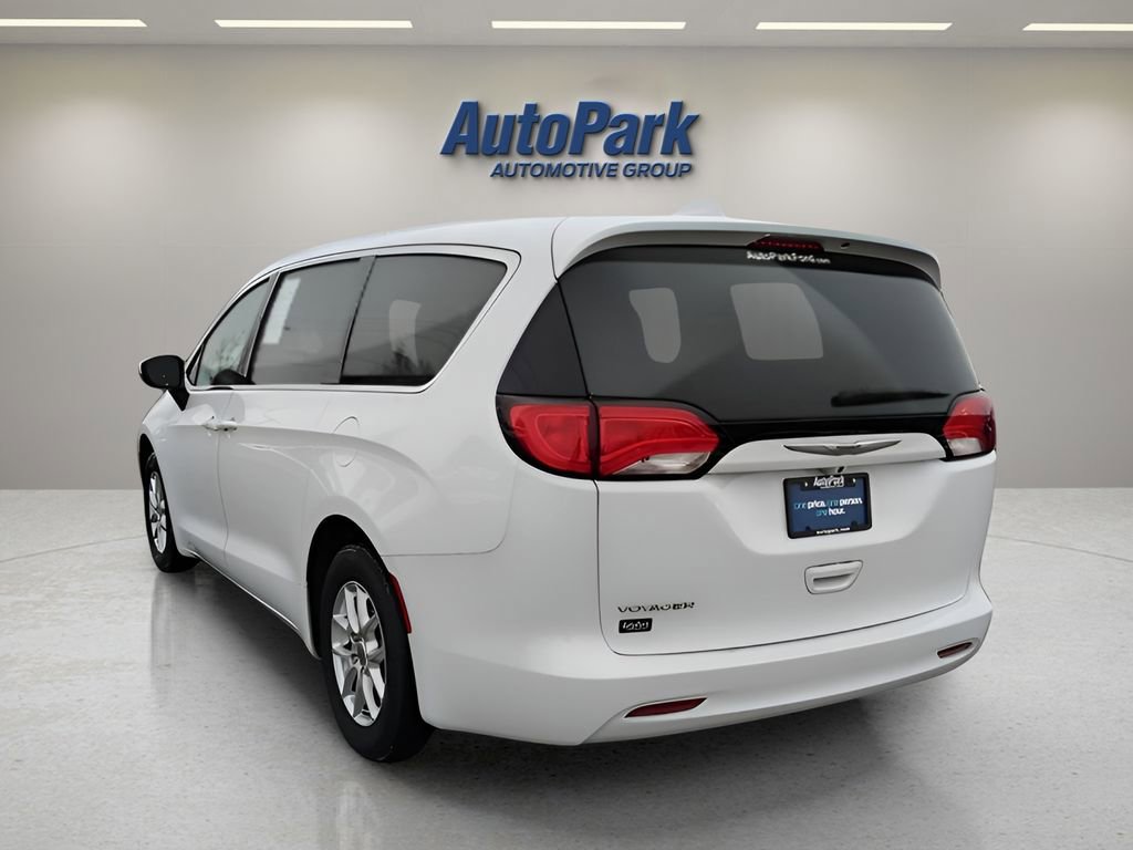 Used 2020 Chrysler Voyager LX FWD image 5