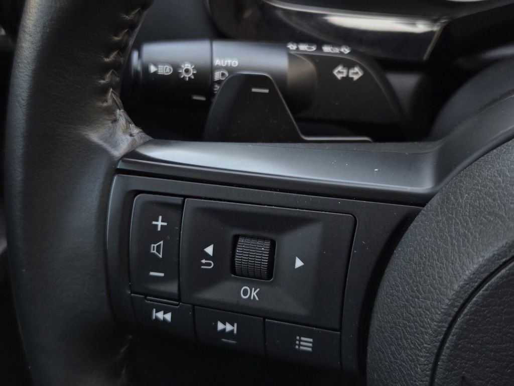 Certified 2025 Nissan Pathfinder SV image 26