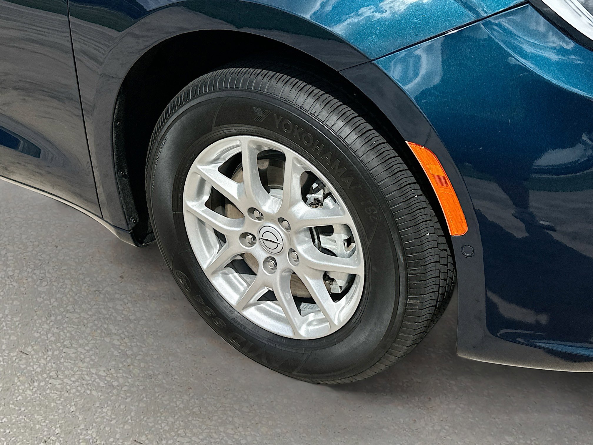 Used 2025 Chrysler Pacifica Select FWD image 30