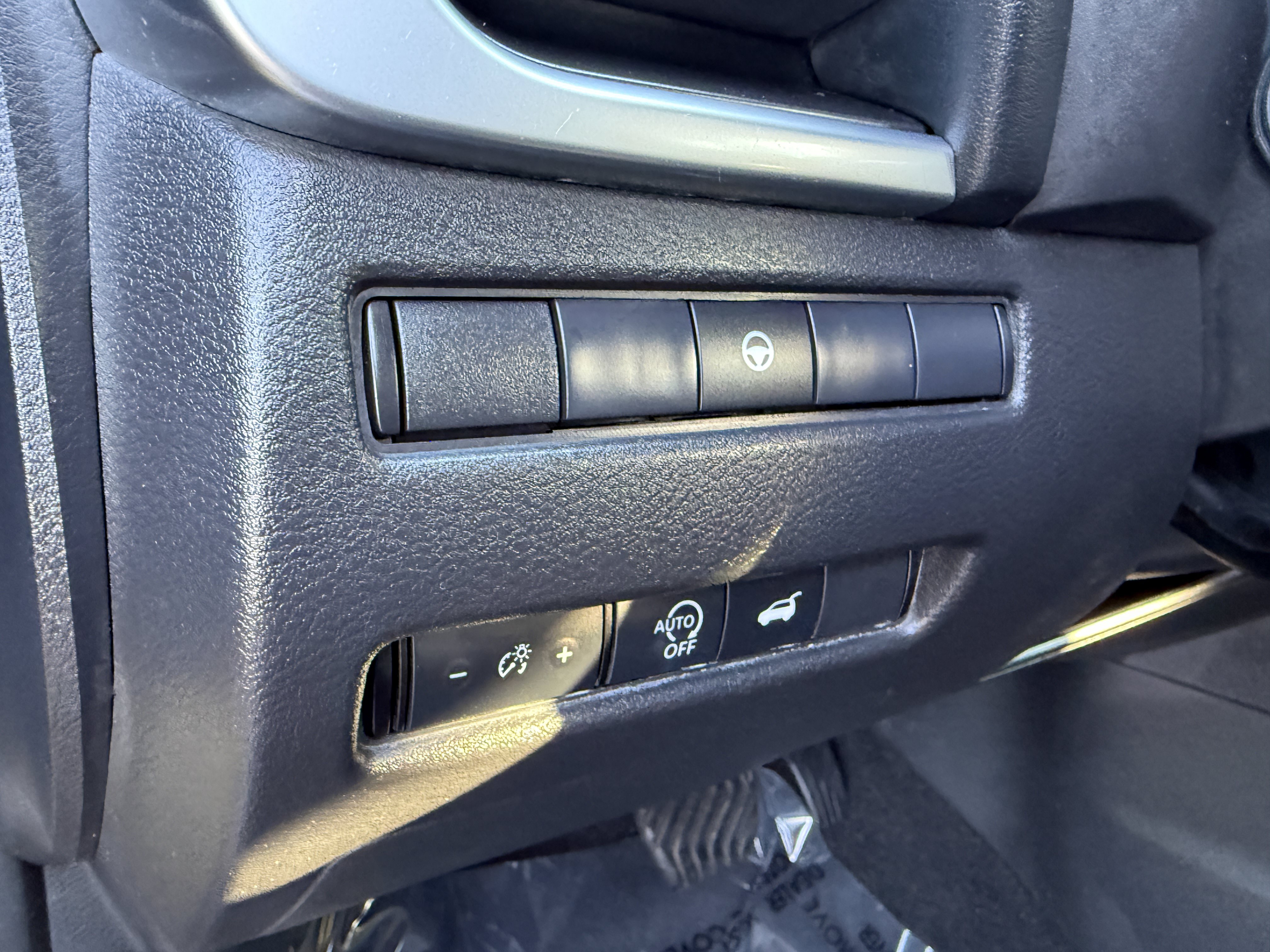 Used 2024 Nissan Rogue SV FWD image 17
